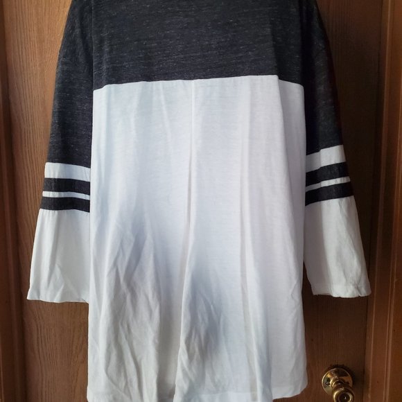 Blackhawks plus size 3/4 shirt - Picture 2 of 3